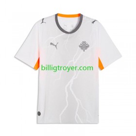 Billige Fotballdrakter Island Bortedraktsett 2026 Kortermet